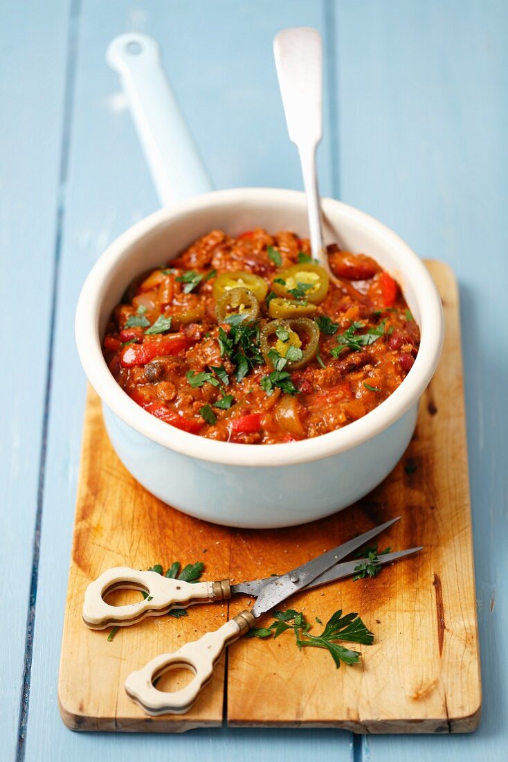 Chilli con carne with jalapeño peppers