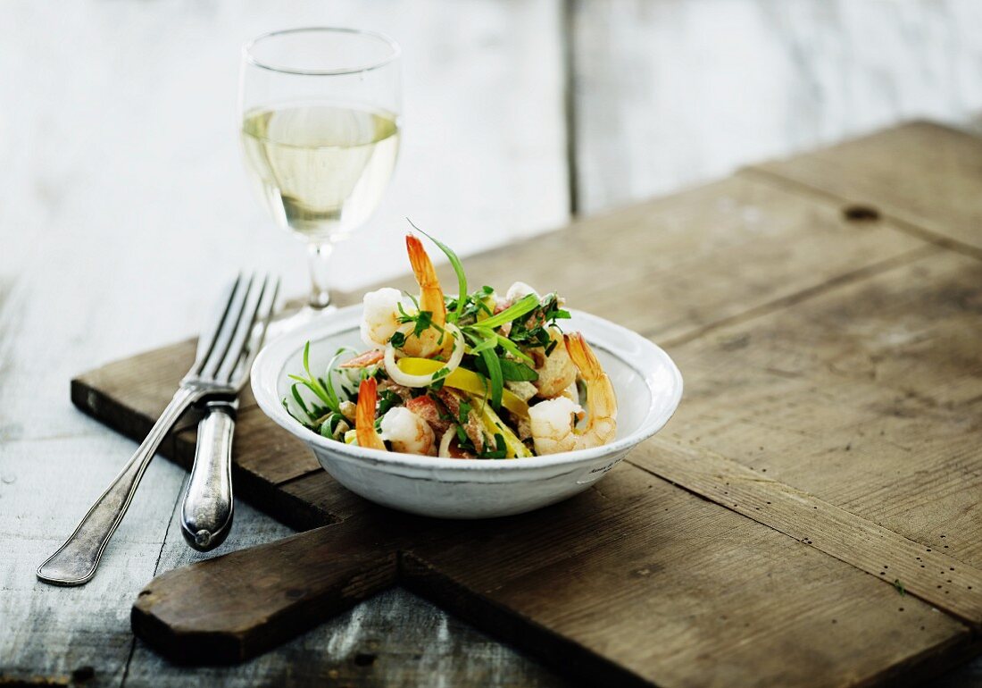 Prawns with vegetables and herbs