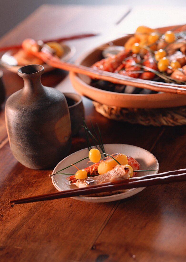 Horoku-yaki with fish and prawns (Japan)