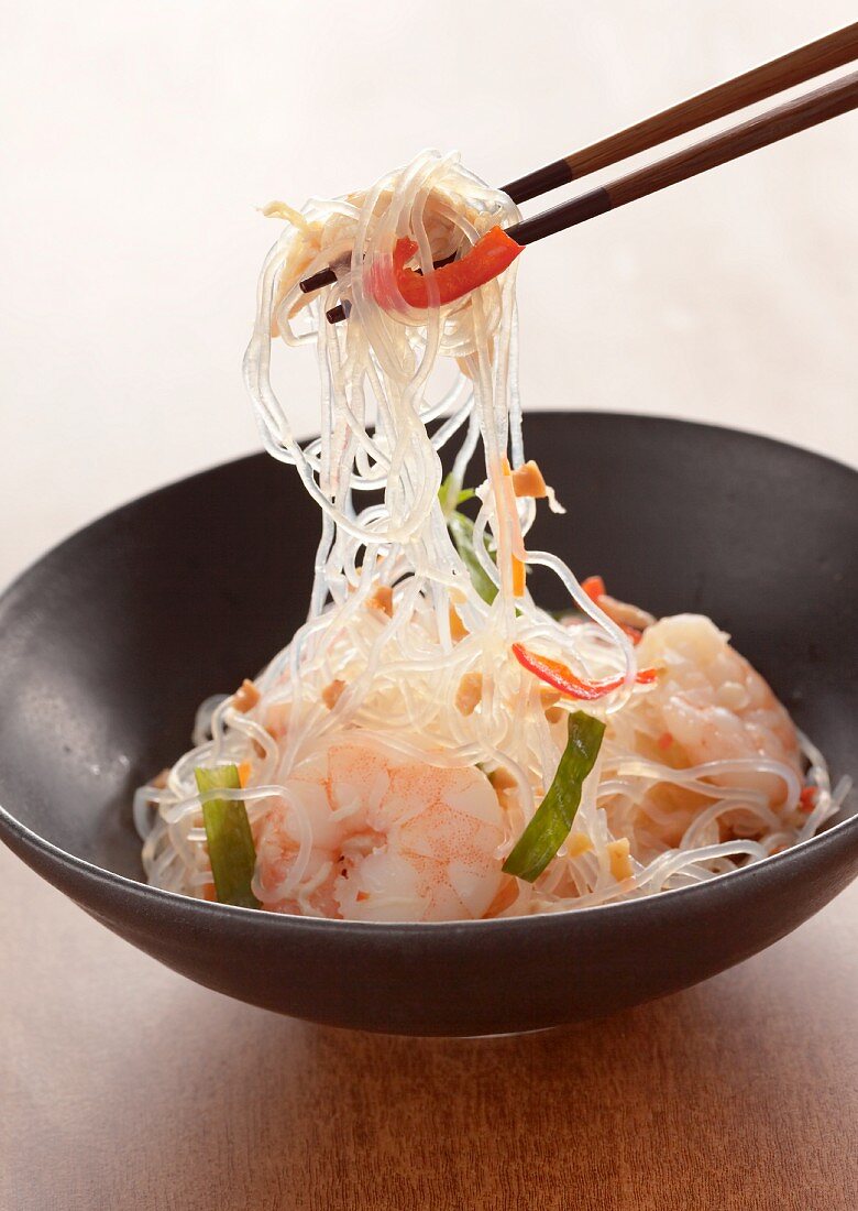 Glass noodle salad with prawns
