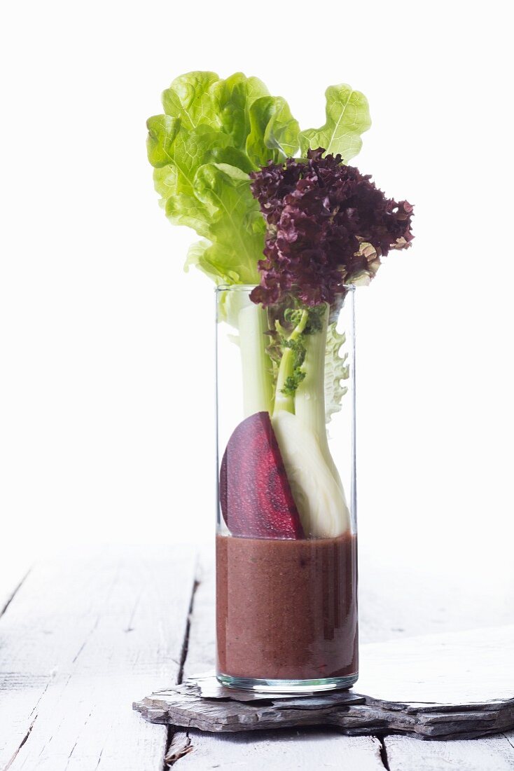 Gemüsesmoothie mit Blattsalaten, Fenchel und Rote Bete