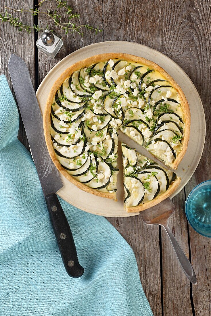 Courgette tart with sheep's cheese and thyme (seen from above)