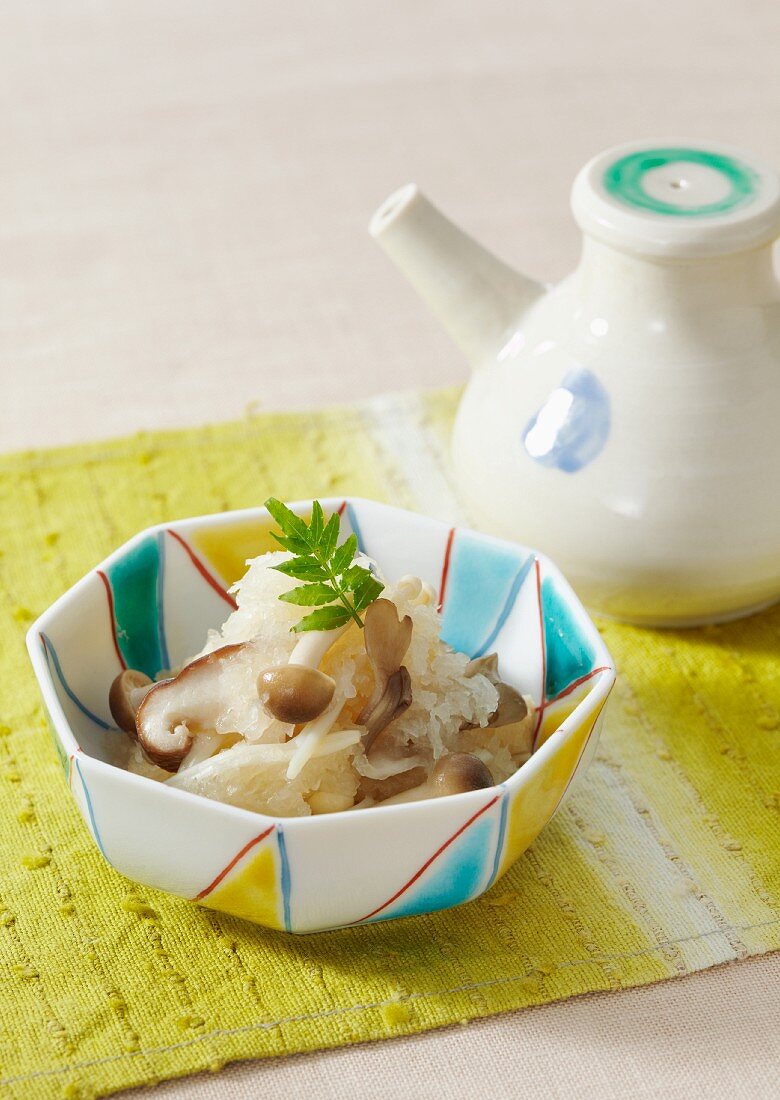 Mushrooms with grated radish (Japan)