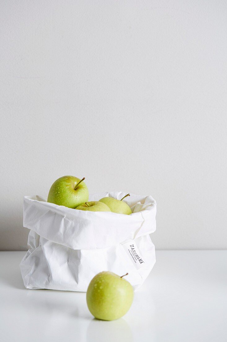 Äpfel im Papierbeutel