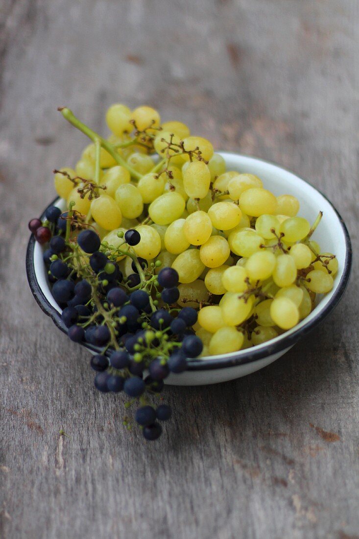 Grapes in an enamel bowl