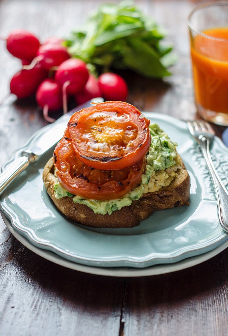 Toast with chickpea paste, avocado cream and grilled tomatoes
