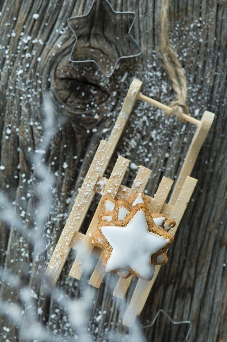 A stack of cinnamon stars on a mini wooden sledge (seen from above)