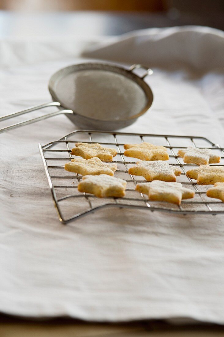 Butter biscuits dusted with icing sugar on a cooling rack