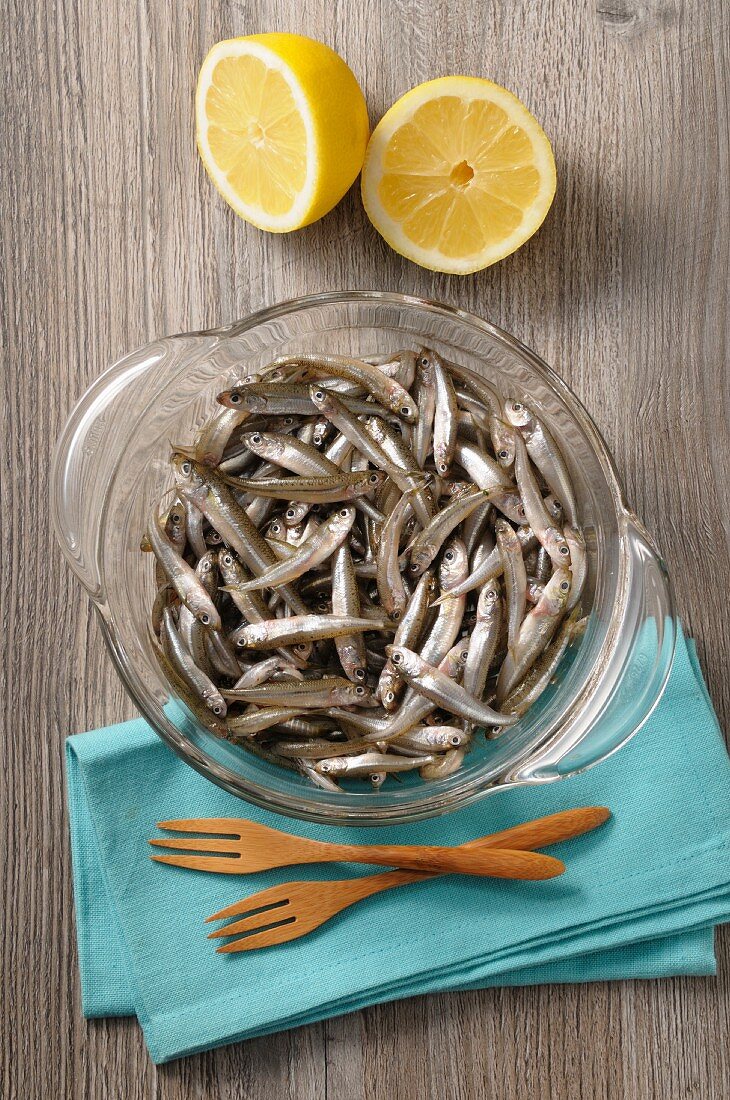 Mini anchovies and a lemon
