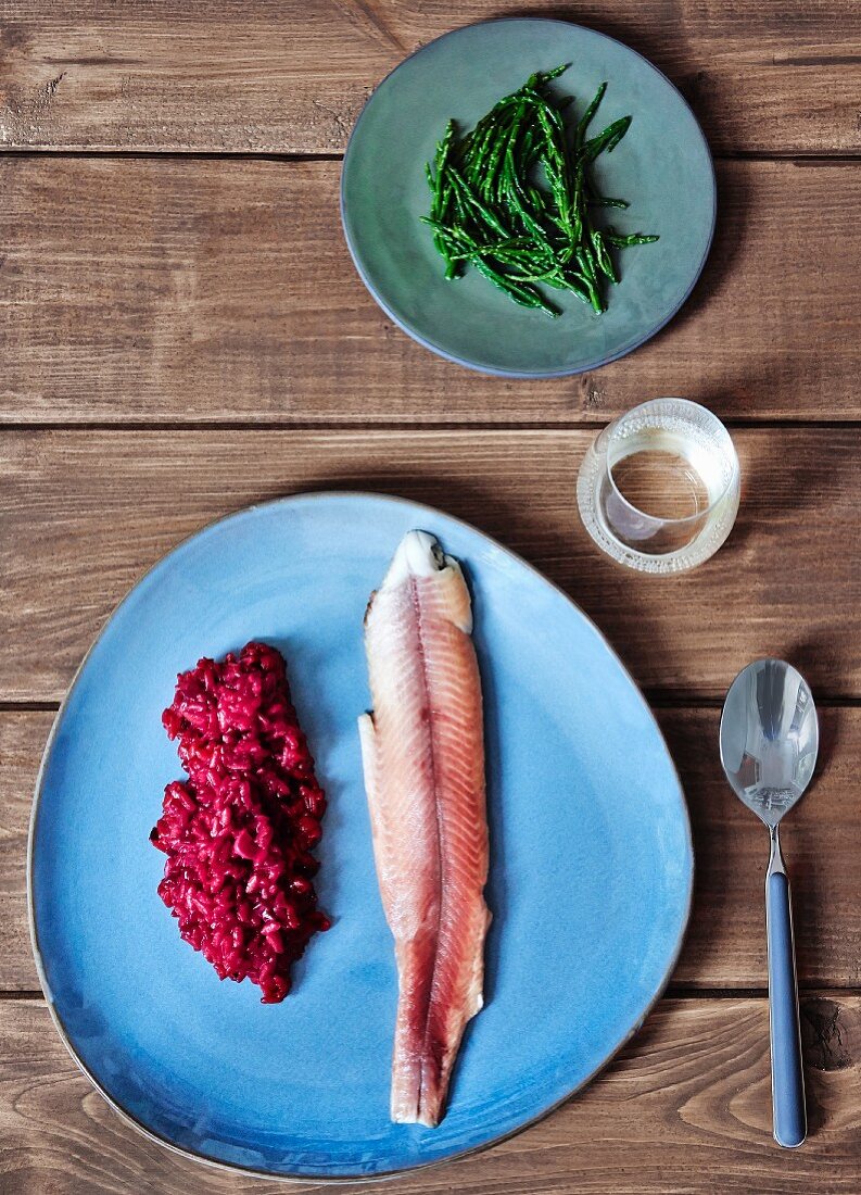 Beetroot risotto with smoked fish