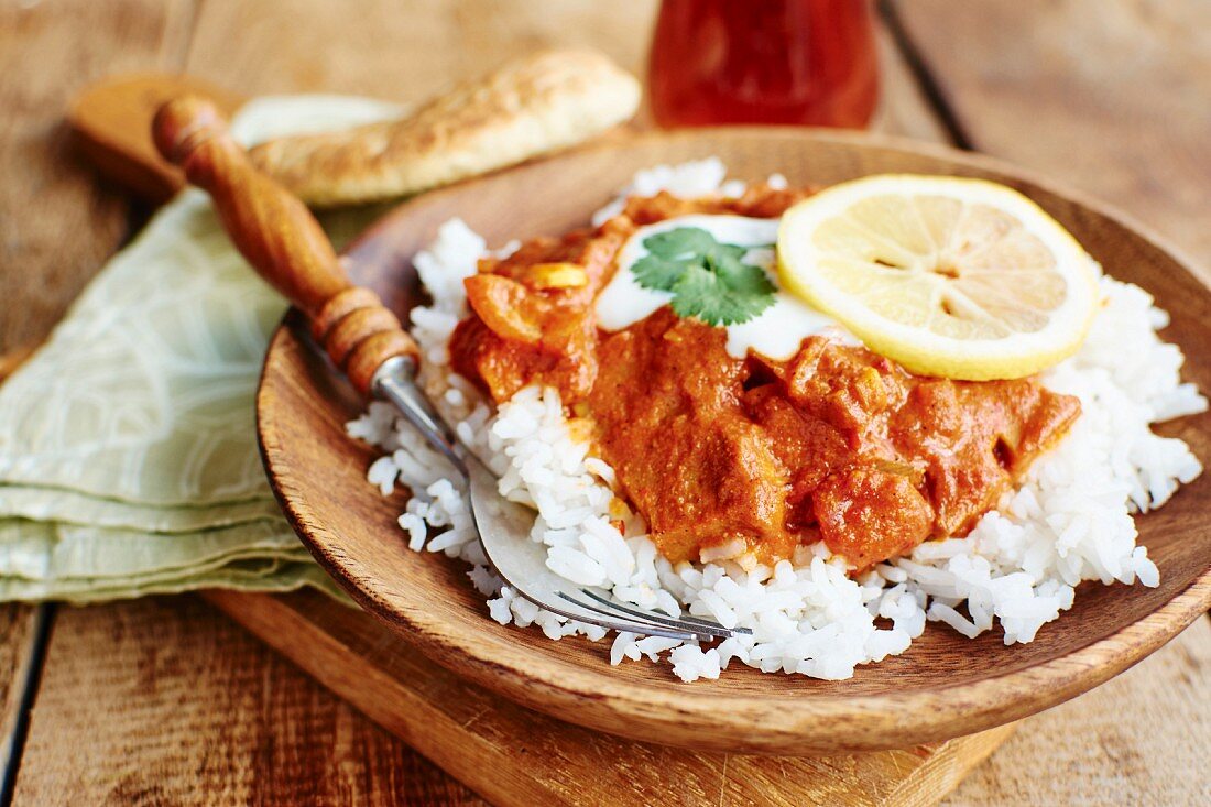 Seitan tikka masala on a bed of rice with soya yoghurt and paratha (India)