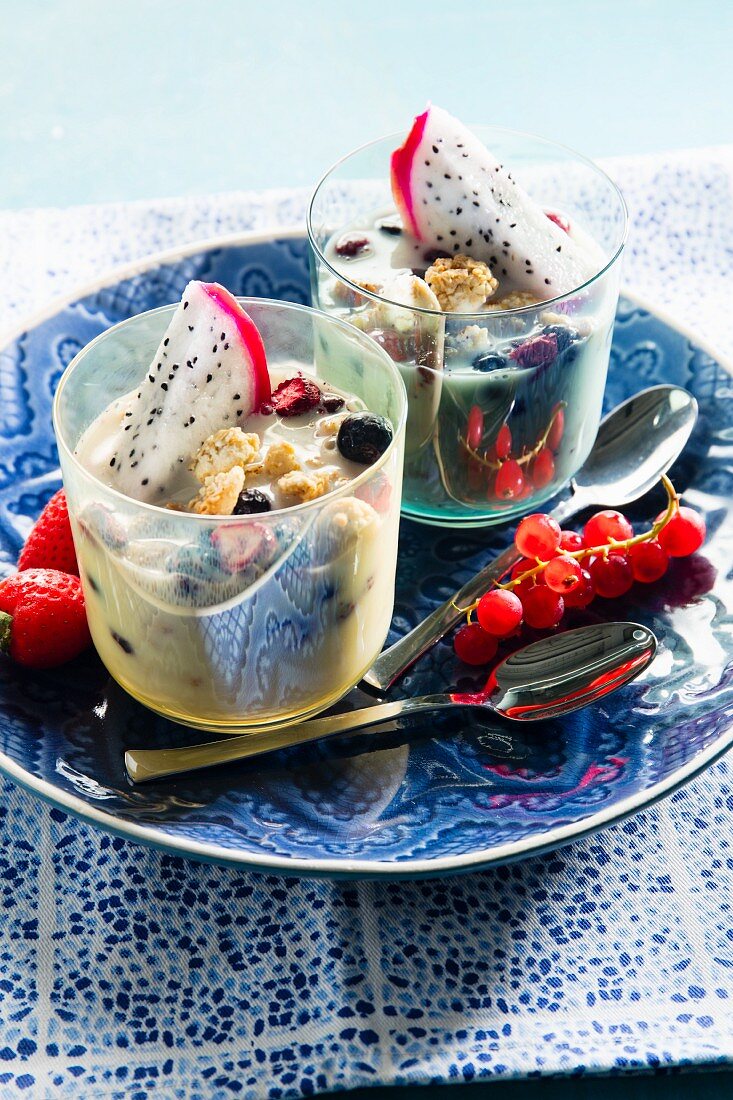 Joghurtdessert mit Pitahaya