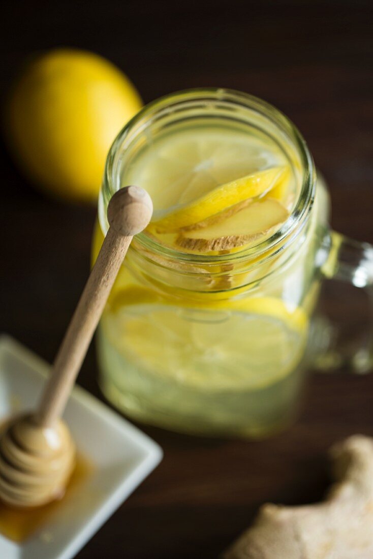 Ingwer-Zitronen-Tee mit Honig