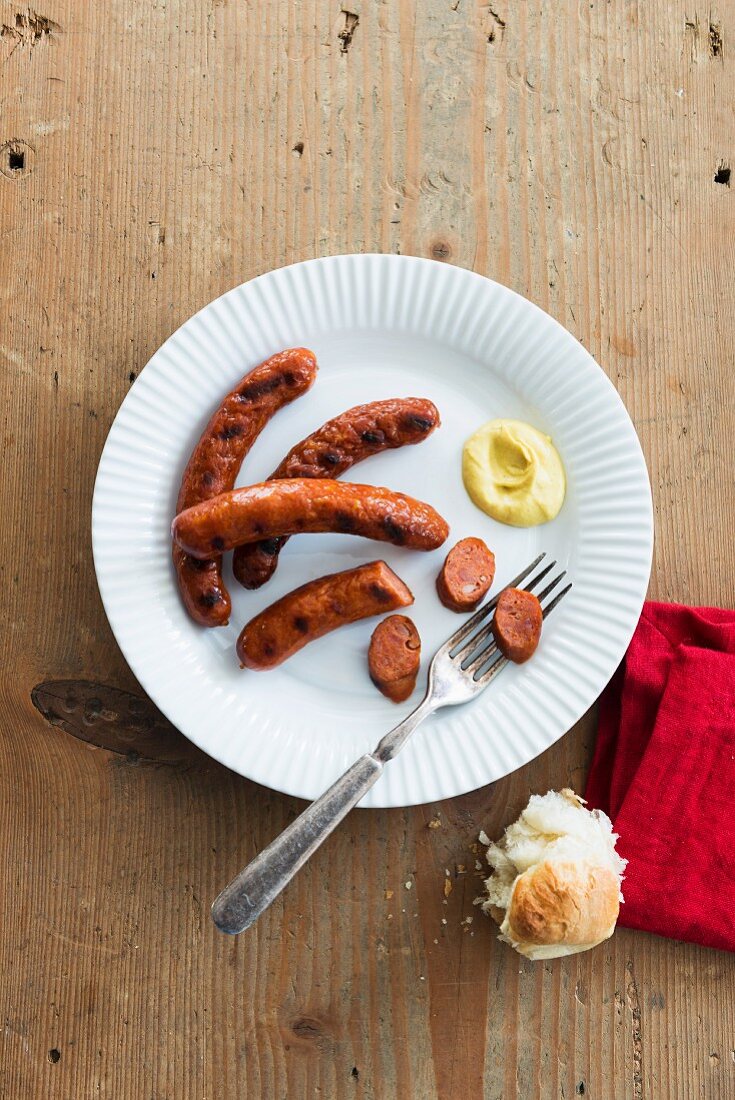 Grilled Merguez sausages with mustard and a roll