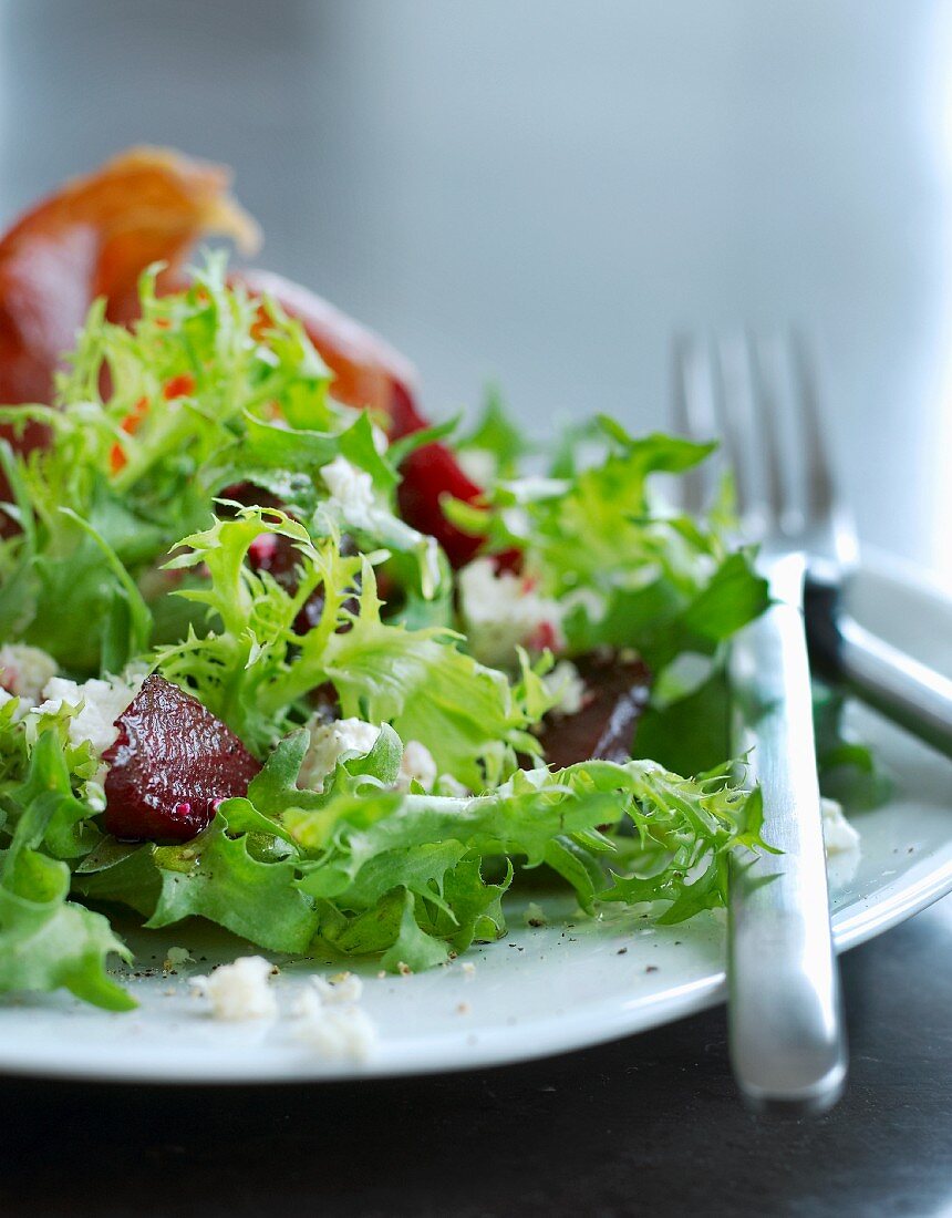 Gemischter Salat mit Rote Bete und Schinken