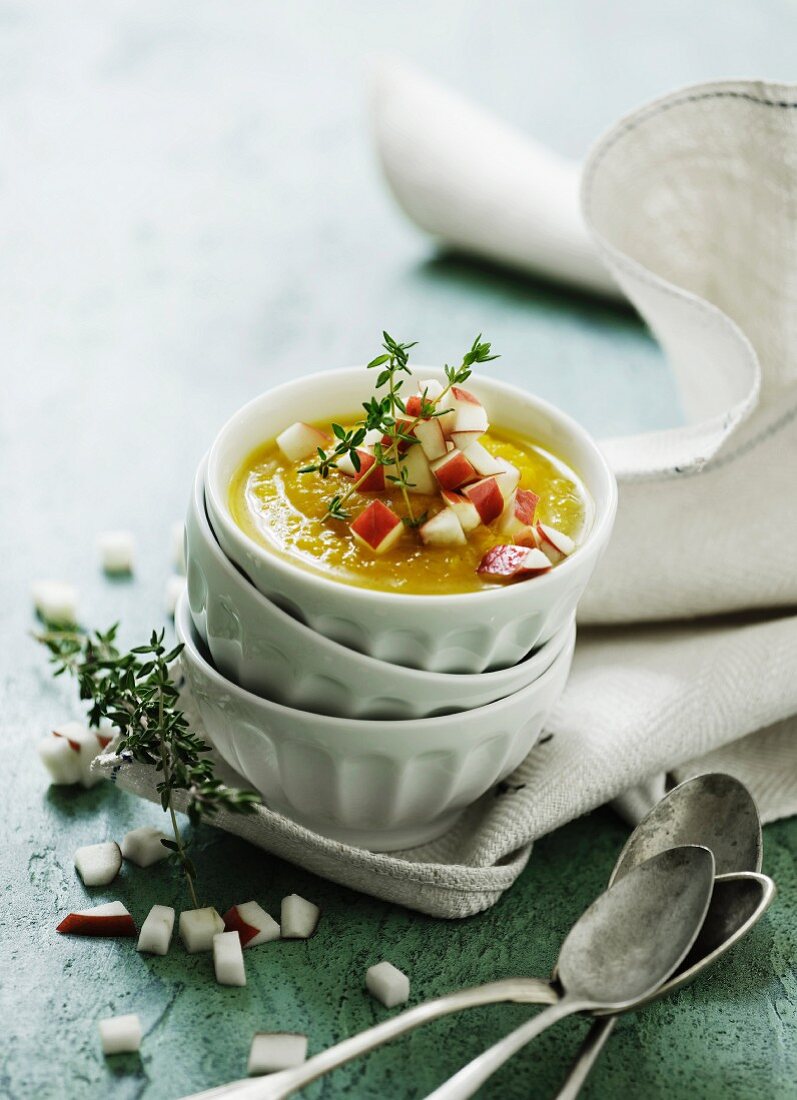 Pumpkin soup with apples and thyme