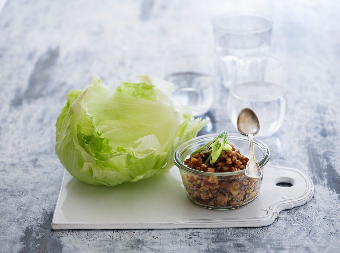 Iceberg lettuce with a minced meat and vegetable sauce