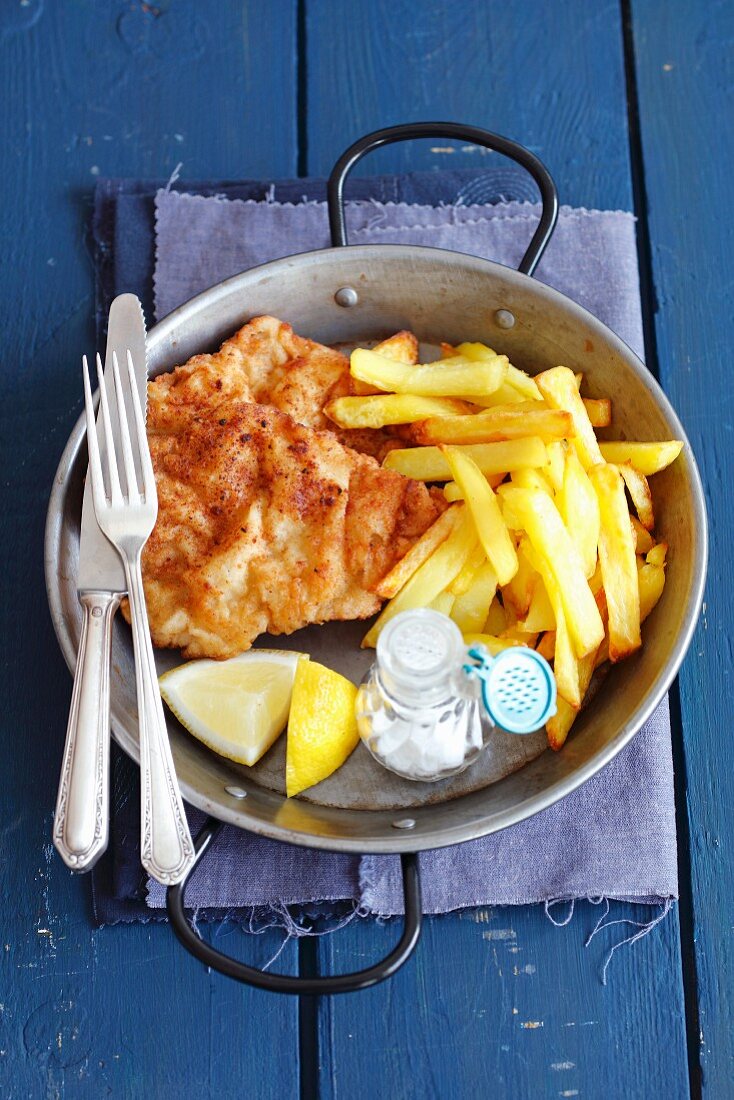 Pork escalope with chips and lemon