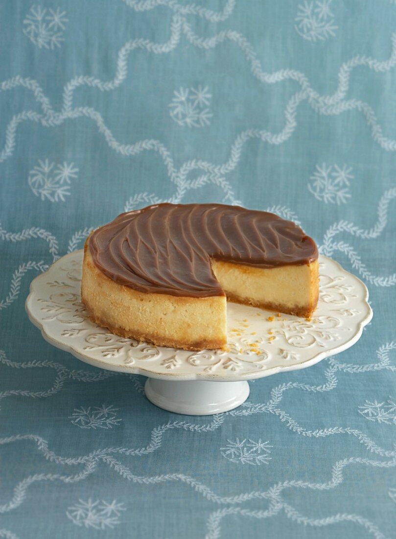 Cheesecake on a cake stand, sliced