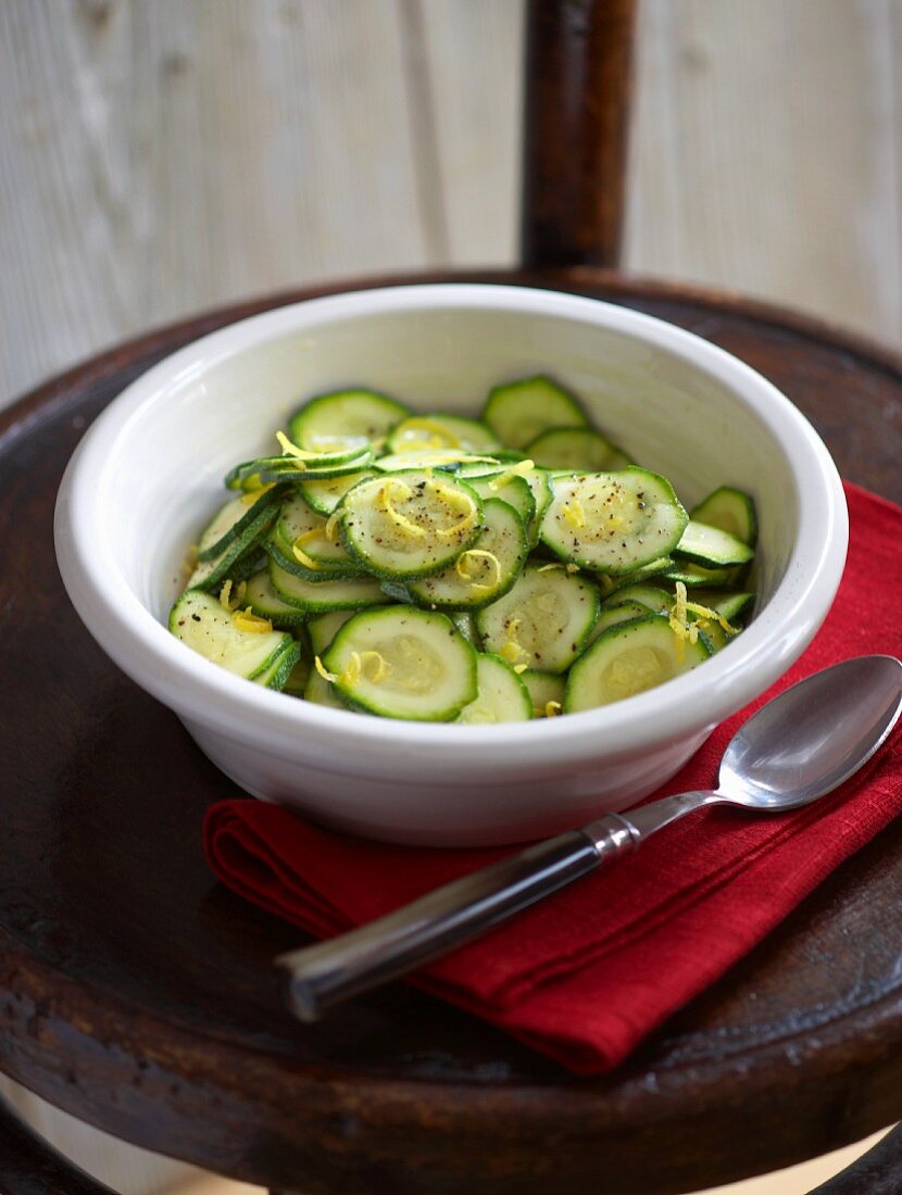 Courgette salad with lemon