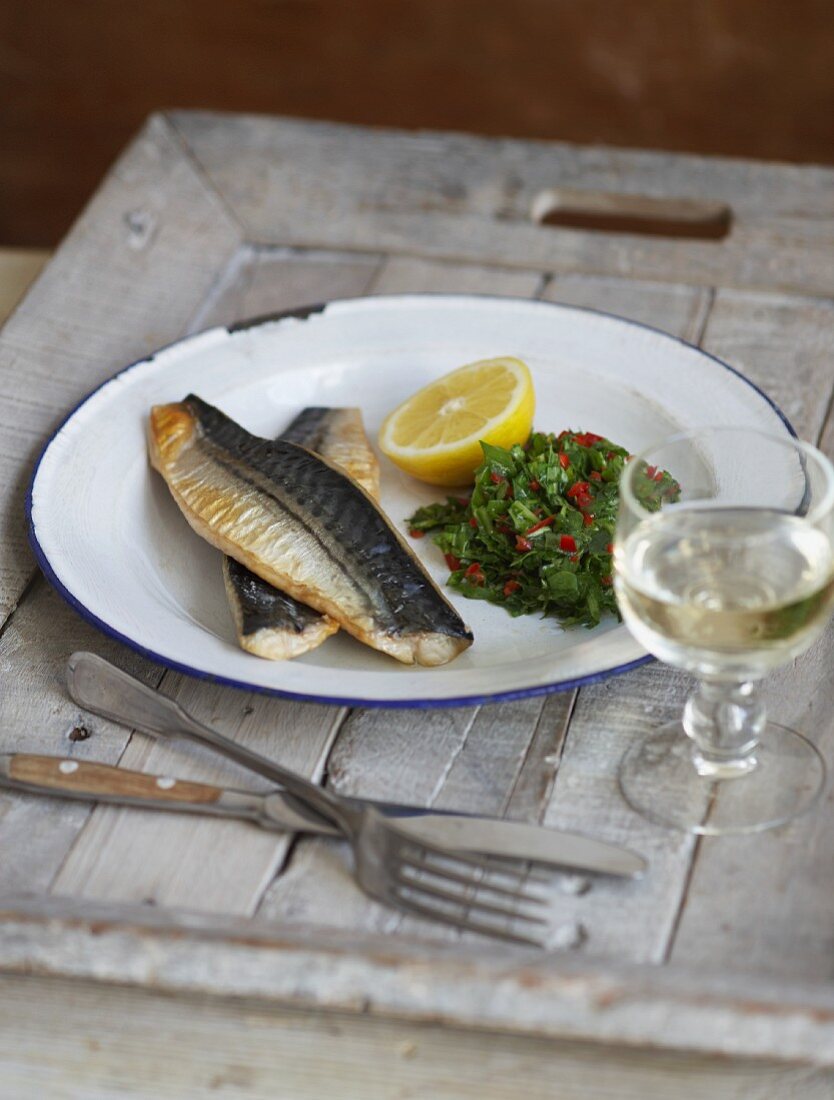 Mackerel with a rocket salad and lemon