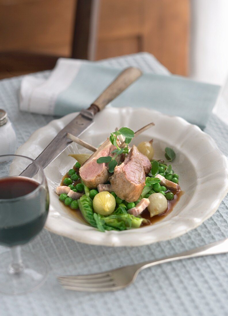 Lamb chops with peas and onions