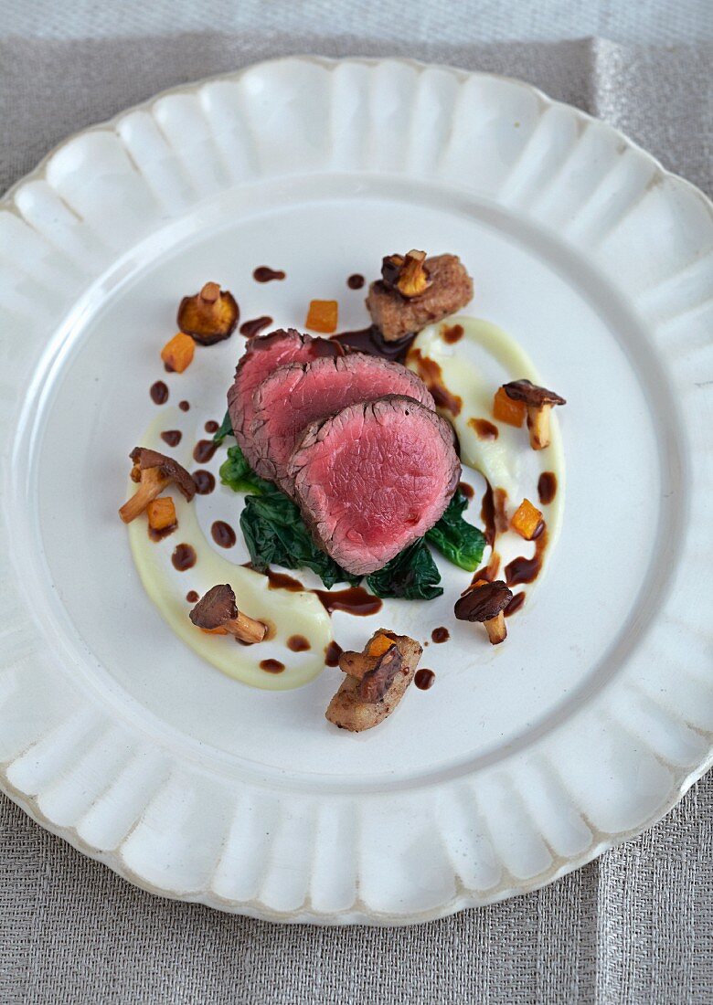 Venison medallions with gnocchi and mushrooms (seen from above)