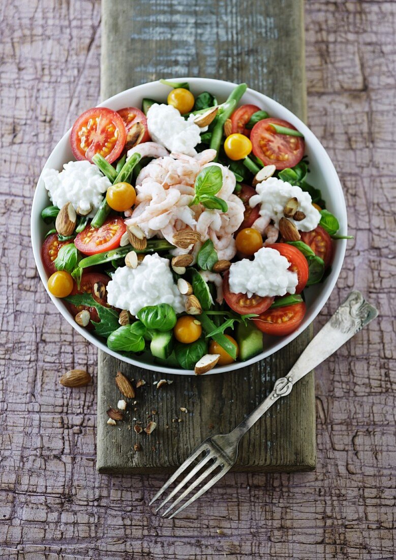 A mixed salad with shrimps and cream cheese