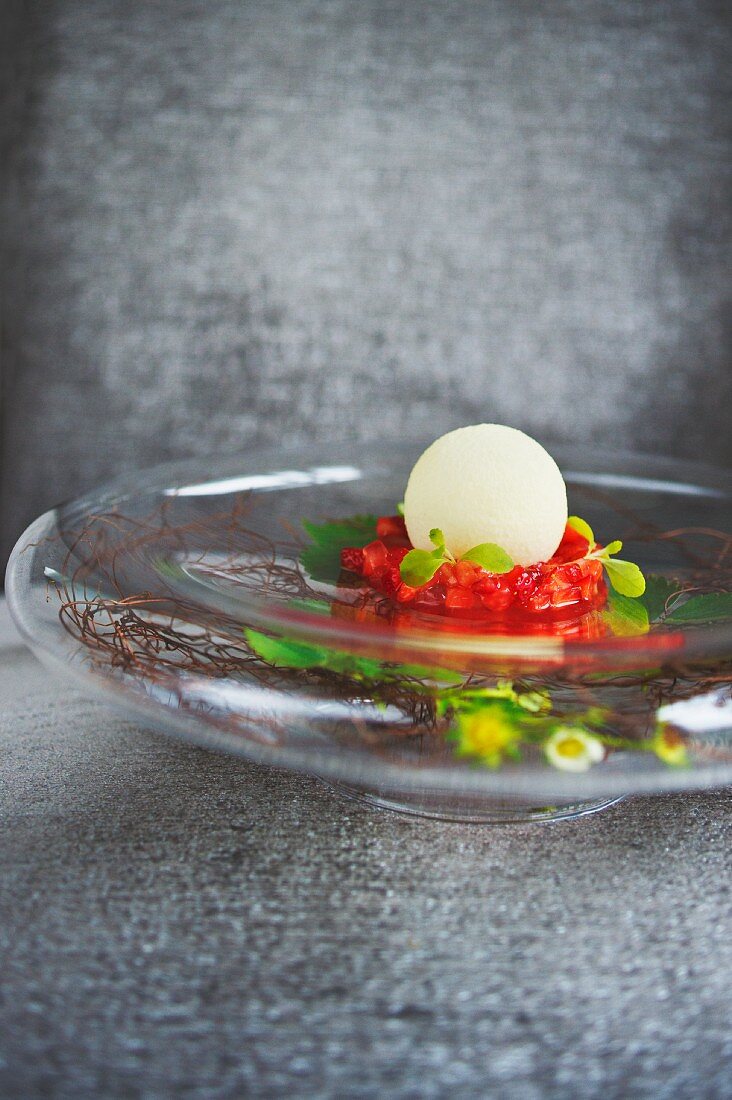 An aloe vera snowball with panna cotta and strawberries at the restaurant Meierei Dirk Luther