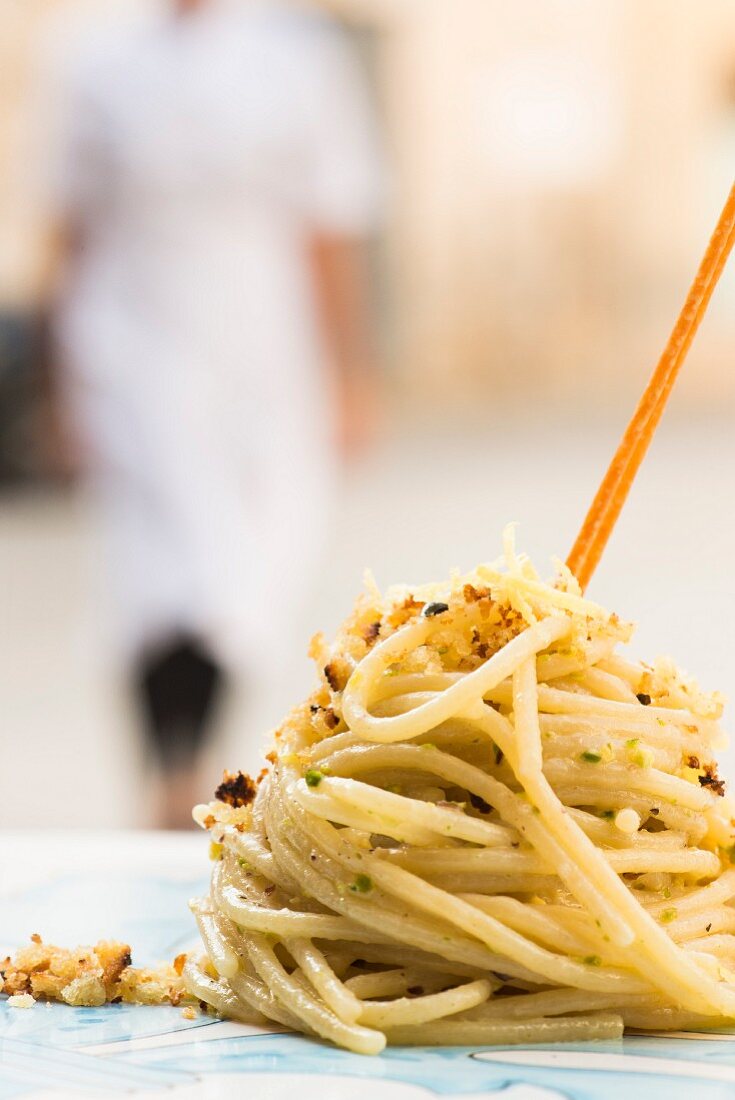 Spaghettone with anchovies, pistachio nuts and lemon zest from the restaurant Farmacia dei sani in Ruffano, Italy