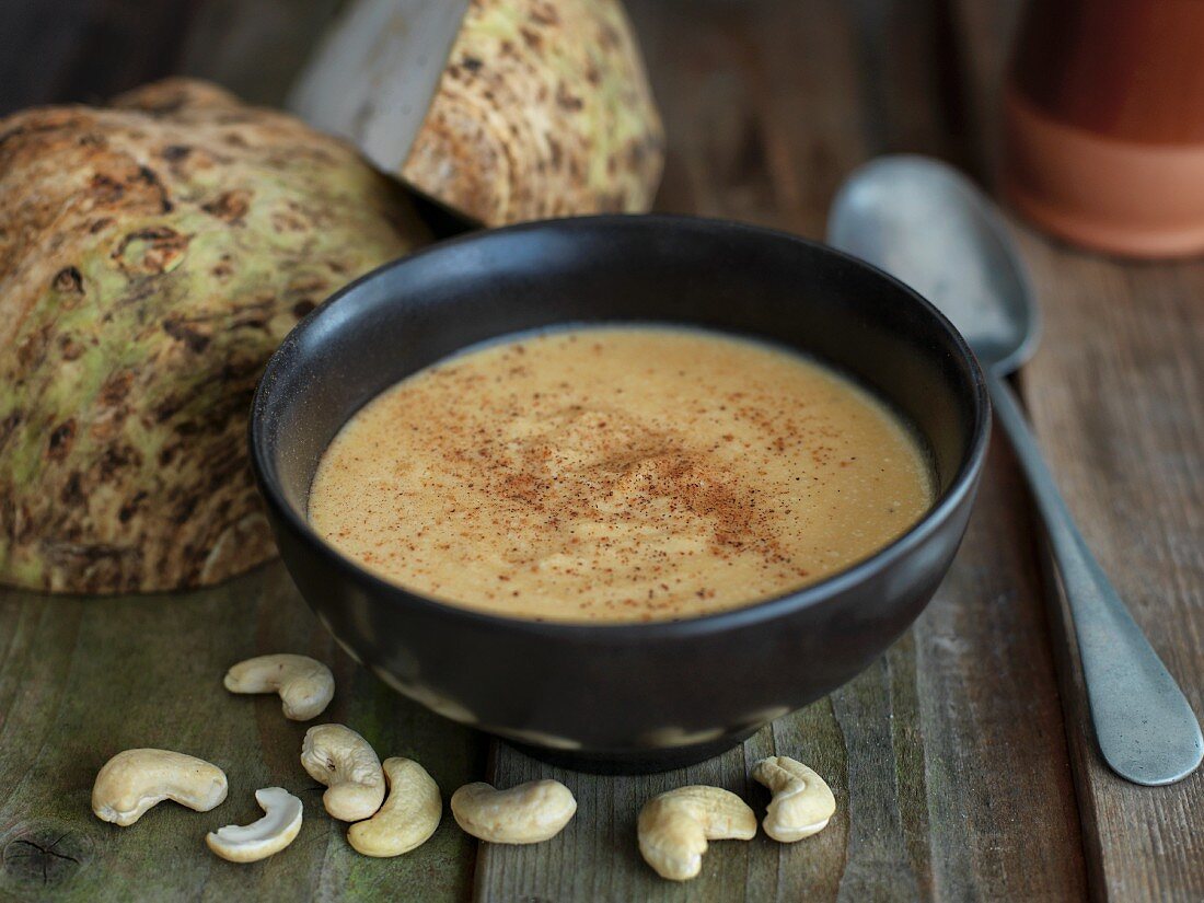 Cream of celery soup with cashew nuts