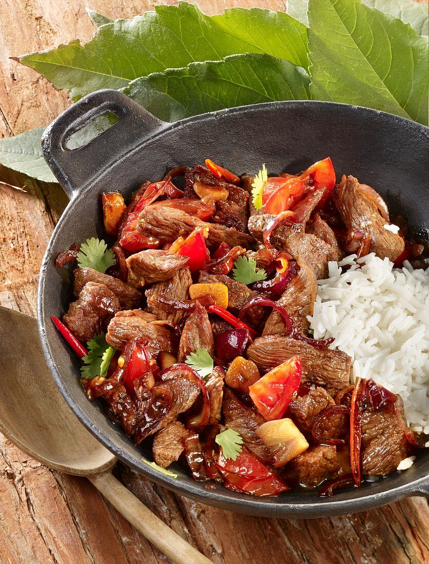 Lomo Saltado (Rinderragout, Peru) mit Reis