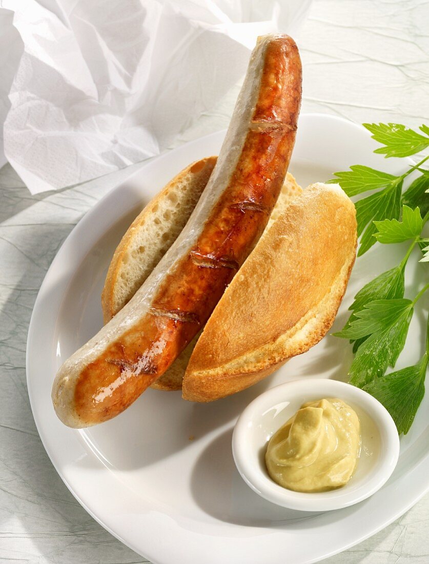 A Thuringian sausage in a roll with mustard