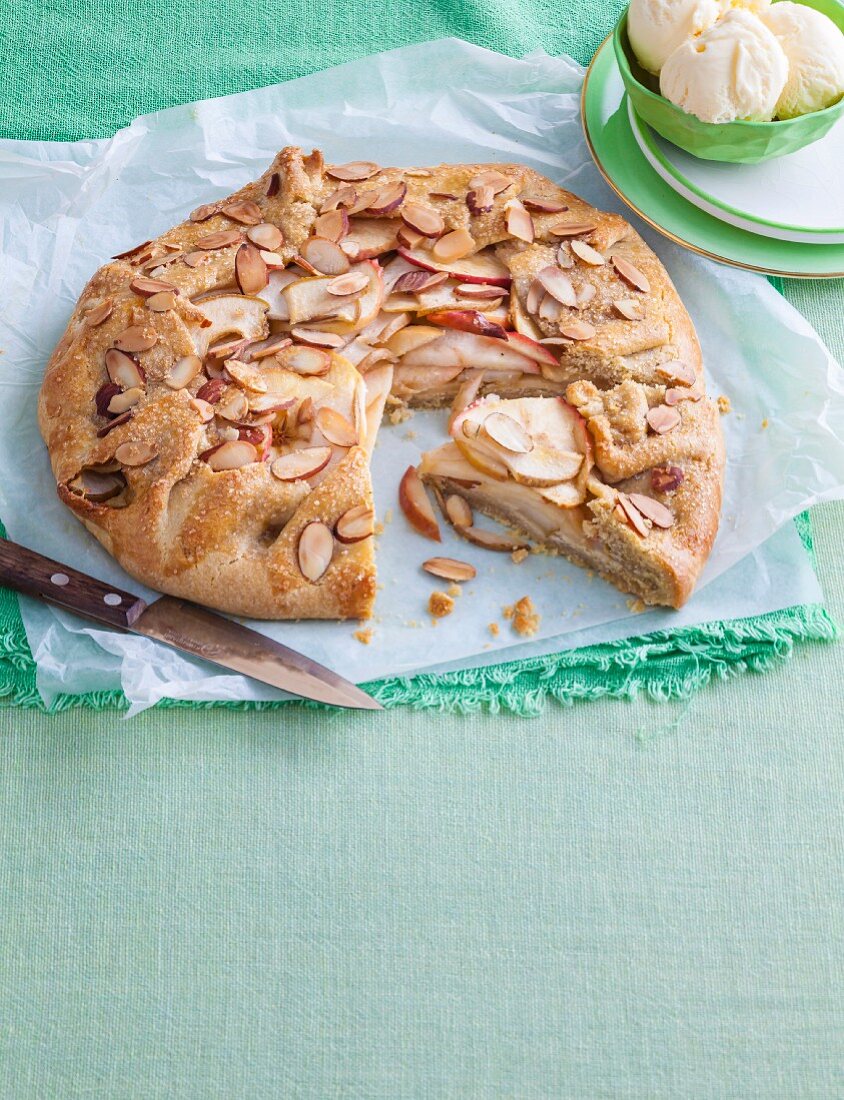 Crostata with pears, apples & almonds