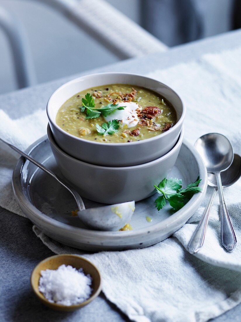 Chickpea soup with curry