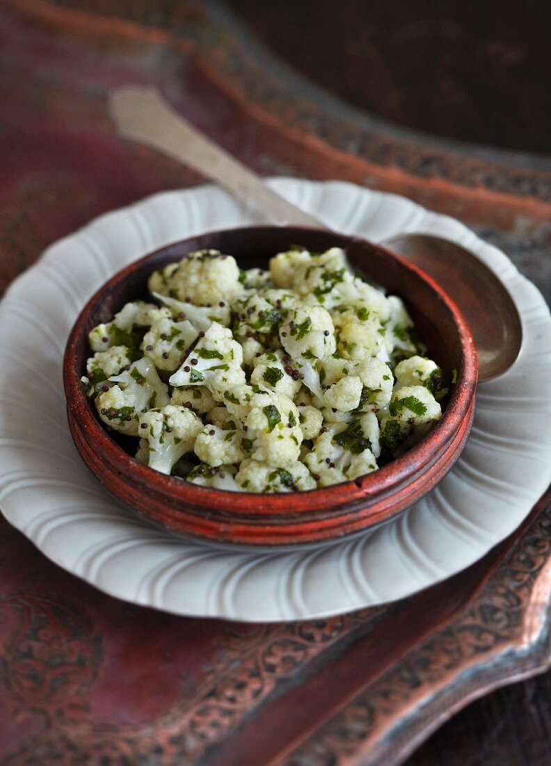 Blumenkohl mit Kräutern (Indien)