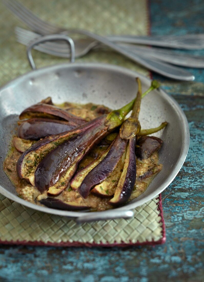 Sweet-and-sour aubergines (India)