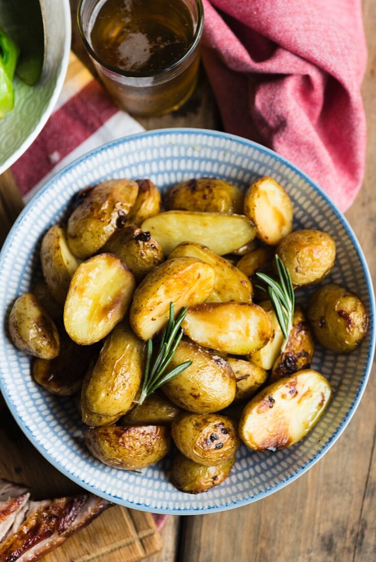 Roast potatoes with rosemary (seen from above)