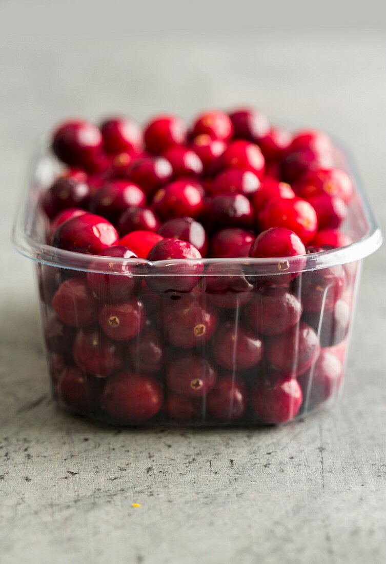 Cranberries in a plastic punnet