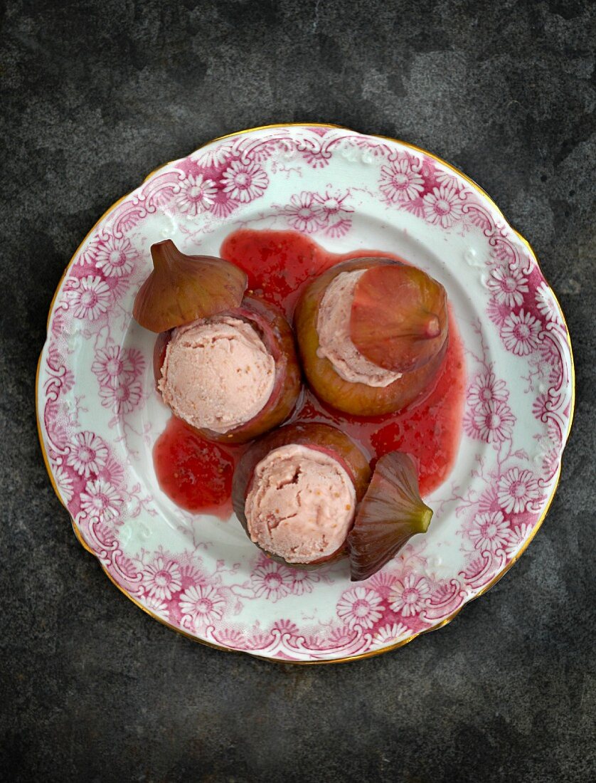 Figs filled with ice cream