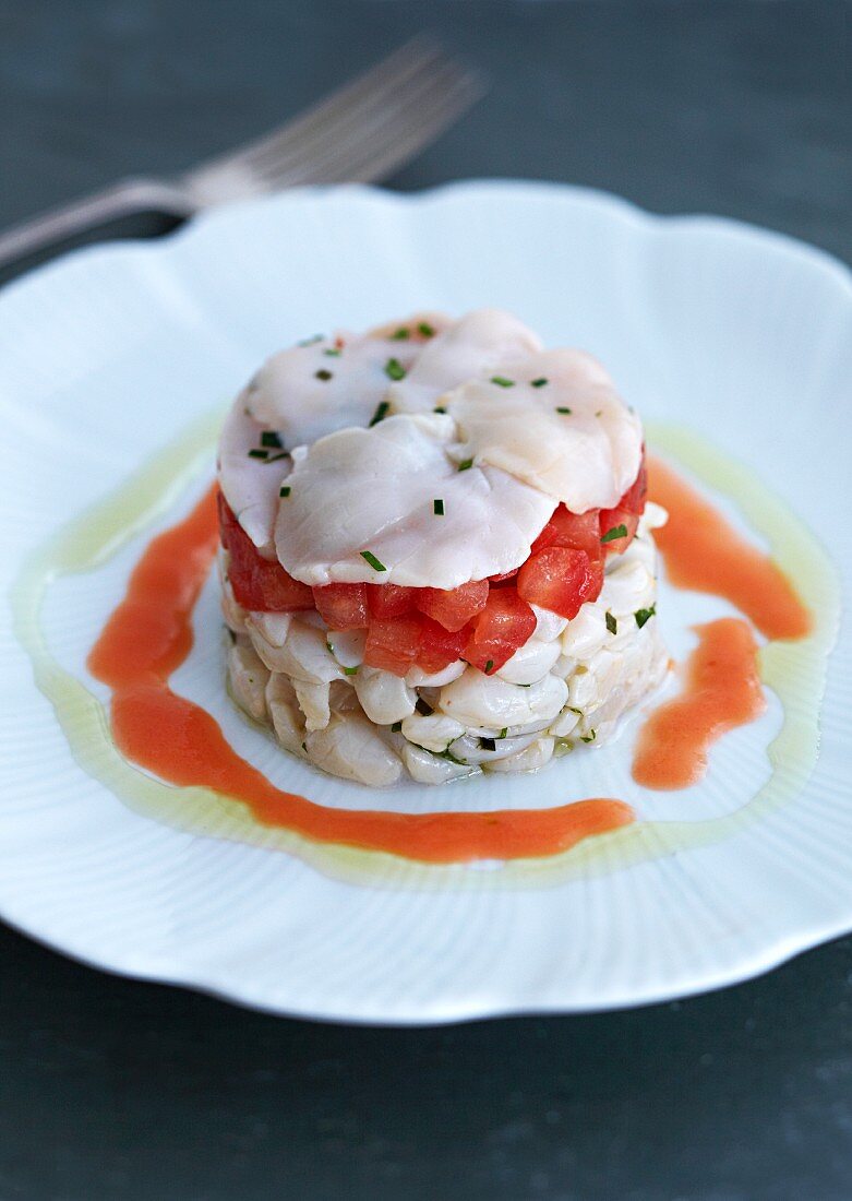 Scallop and tomato tartar with tomato jus