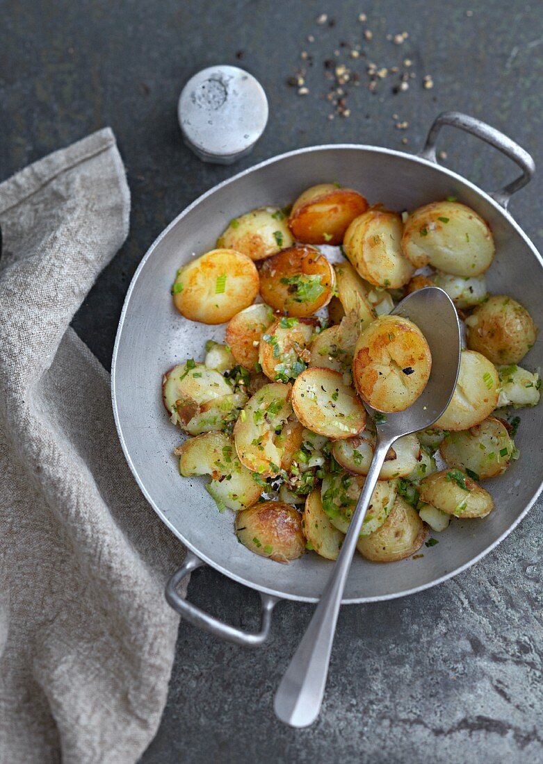 Fried potatoes with spring onions