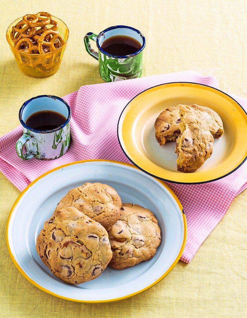 Biscuits with chocolate chips and salted pretzels