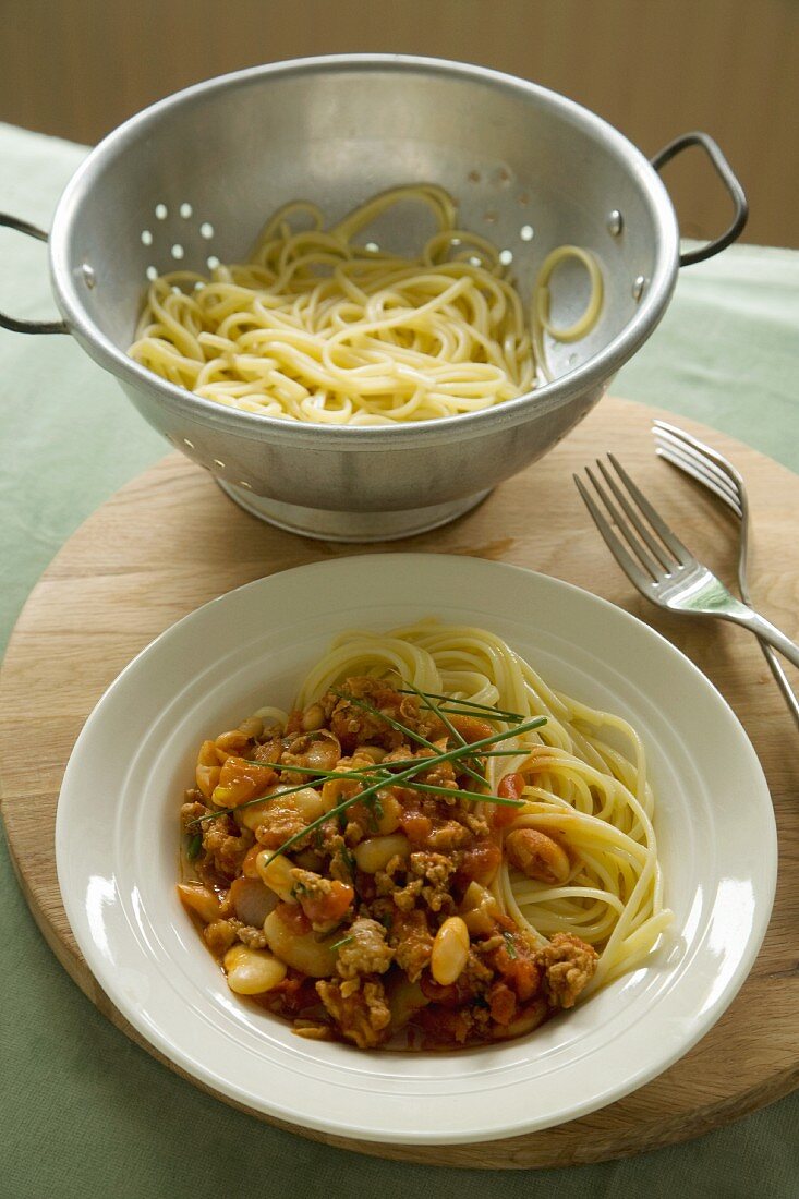 Spaghetti mit Rindfleisch und Bohnen