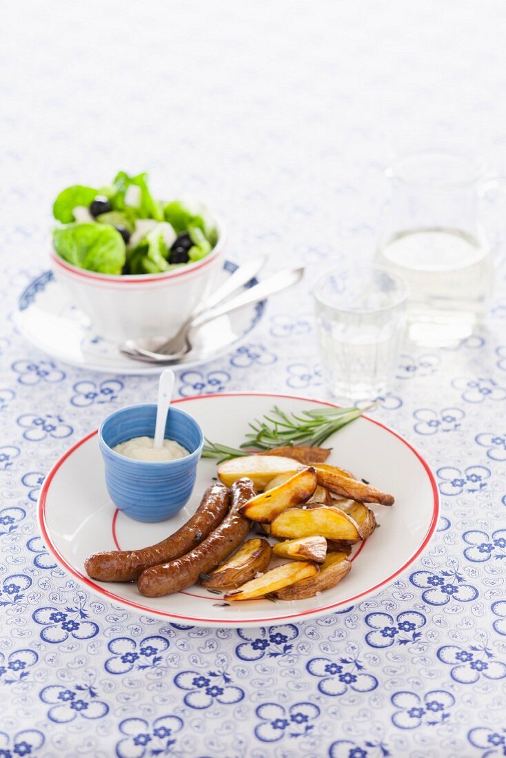 Merguez-Würstchen mit Röstkartoffeln und Aioli