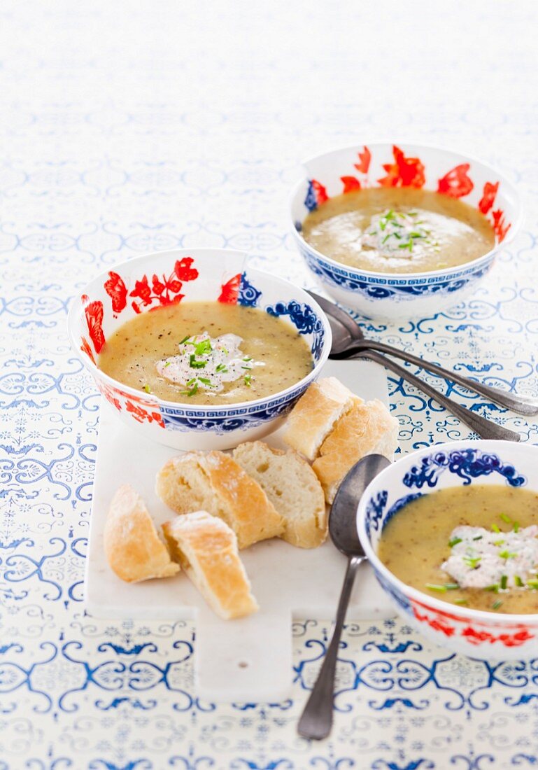 Kartoffel-Senf-Suppe mit Räucherlachscreme