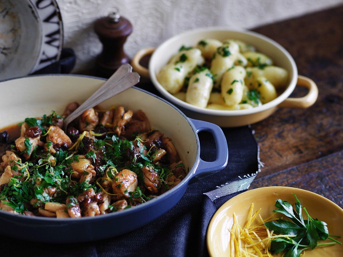 Hähnchen mit Rosinen und Apfelwein