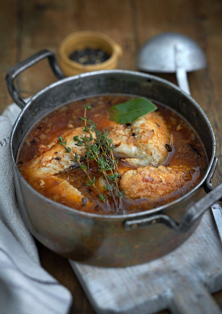 Chicken in white wine with thyme and bay leaves