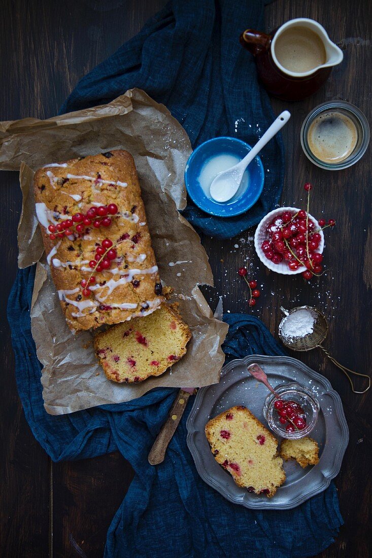 Madeira cake with red currants