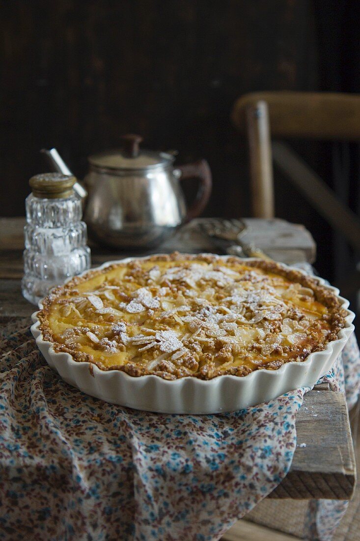 Pear tart with cream cheese